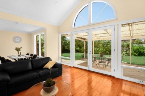 Adelaide Style Accommodation - City to Beach - Free WIFI - Free 3 car parking - Great location